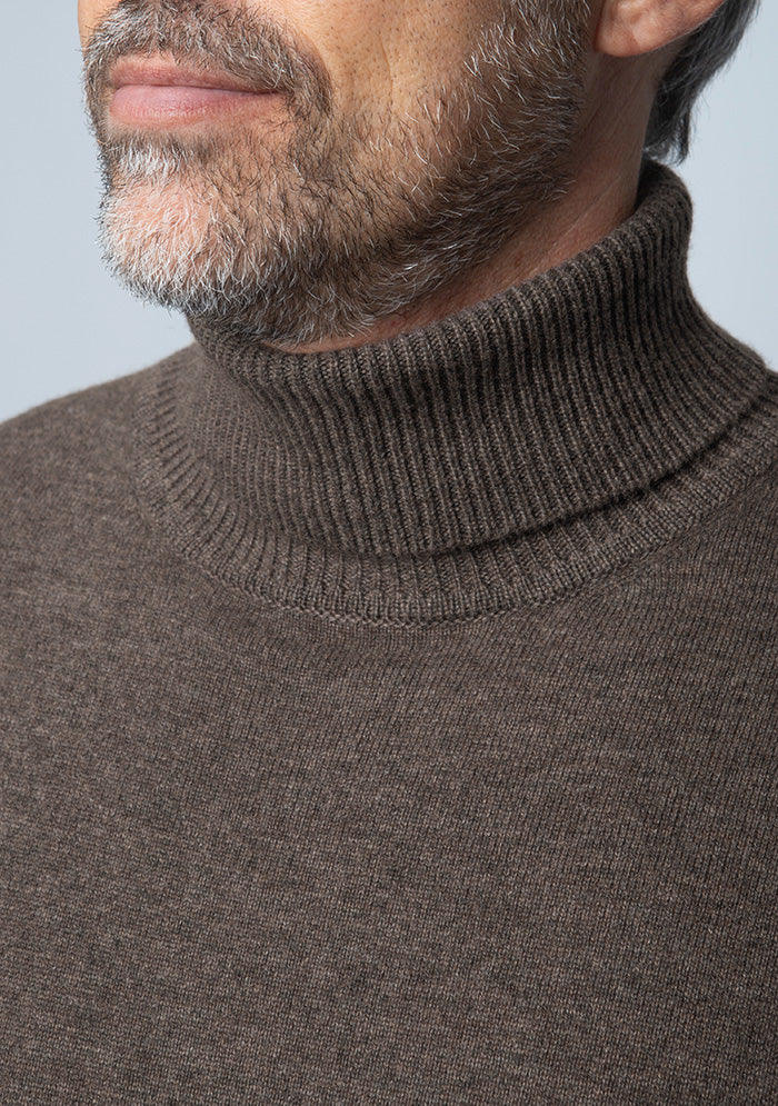 Men's Perugia Wool & Cashmere Turtleneck in grizzly brown, worn, Addison × DrunkenKoala #color_GRIZZLY