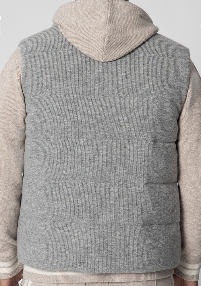 Luxury men's light grey cashmere gilet with goose down #color_husky